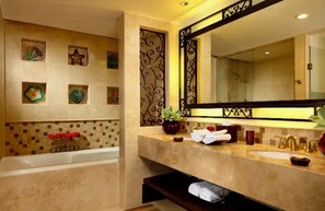 Shower, hair dryer, towels, soap - Ocean Front, Master Suite, Sleeps 4, Walk to town & Marina. (Cabo San Lucas)