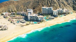 Beach - Ocean Front, Master Suite, Sleeps 4, Walk to town & Marina. (Cabo San Lucas)