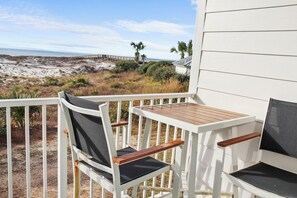 Property grounds - Snowbird Haven: Affordable 1BR Beachfront Condo + Monthly Discounts (Gulf Shores)