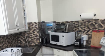 Chic studio apartment with AC, WiFi in charming Pueblo