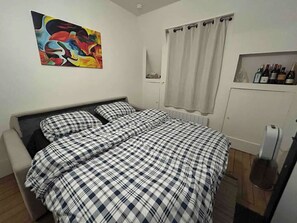 1 chambre, bureau, accès au Wi-Fi (inclus), literie fournie