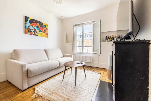 Smart TV, computer monitors