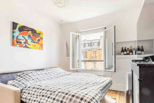1 bedroom, desk, free WiFi, bed sheets