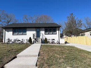 Exterior - Beautiful Bell (Burlington)