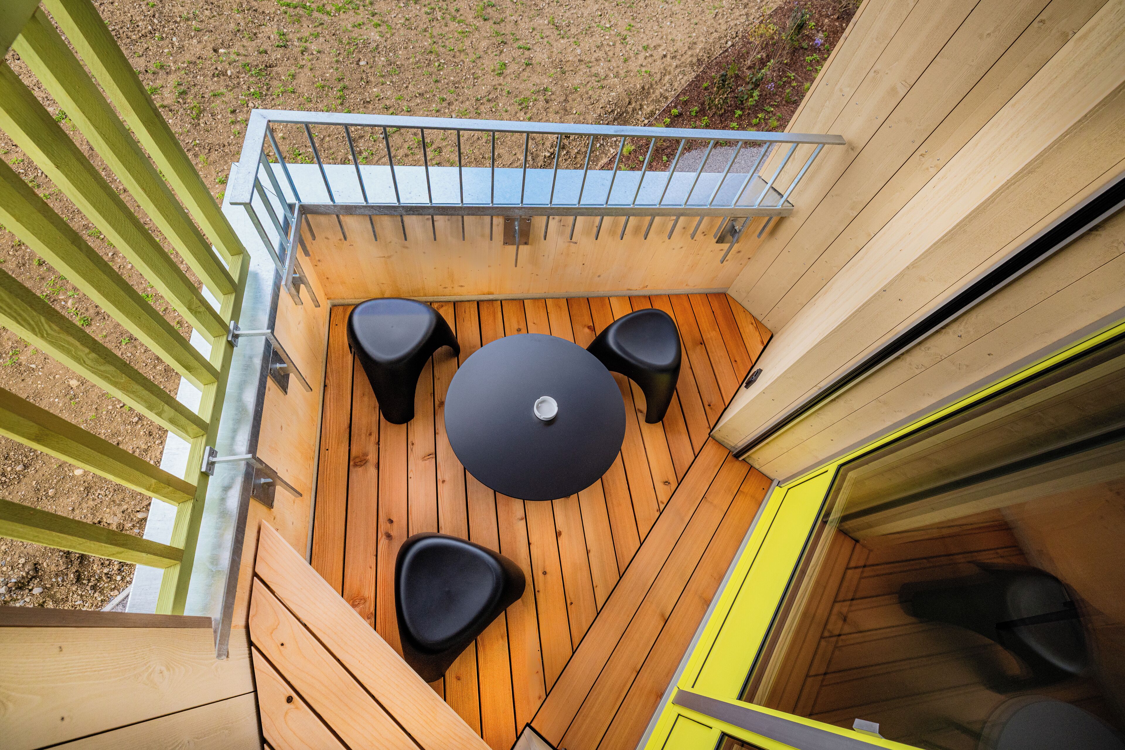 Modern Studio with Balcony | Balcon