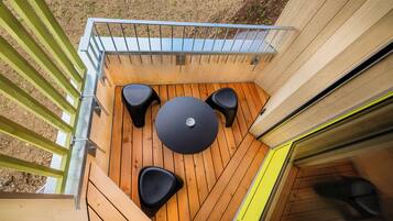 Modern Studio with Balcony | Balkon