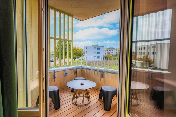 Modern Studio with Balcony | Parveke