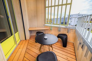 Modern Studio with Balcony | Näkymä parvekkeelta