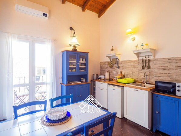 Fridge, microwave, oven, stovetop - Casa Agave - Morada - One Bedroom Apartment, Sleeps 4 (Iglesias)