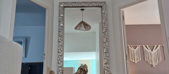 House with swimming pool, pets welcome. 3300-metre fenced park