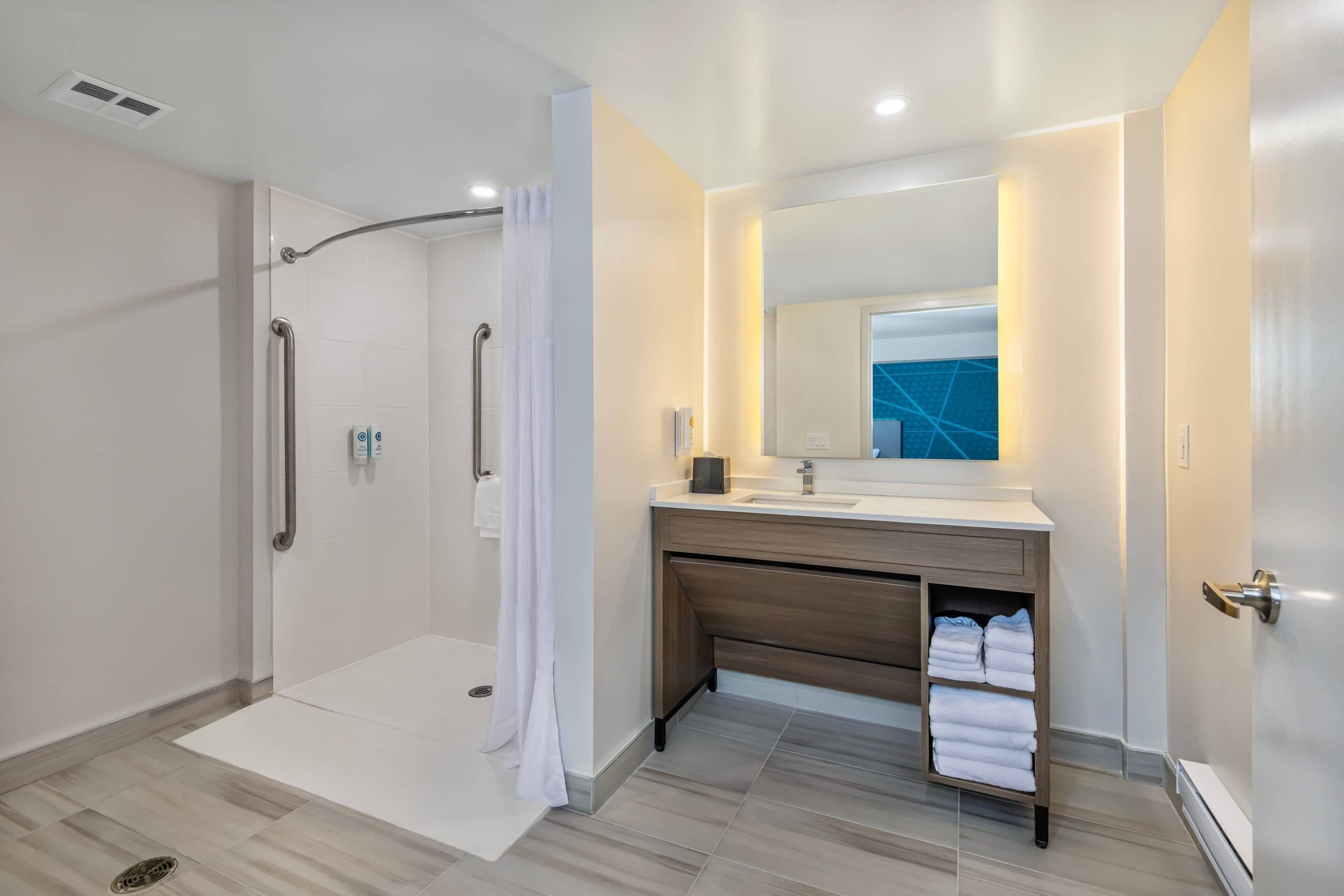 Suite, Multiple Beds, Accessible, Non Smoking
