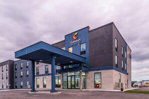 Exterior - Comfort Inn & Suites (Cochrane)