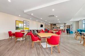 Free daily continental breakfast - Comfort Inn & Suites (Cochrane)