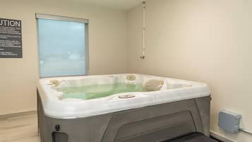 Indoor spa tub