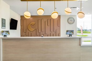 Lobby - Comfort Inn & Suites (Cochrane)