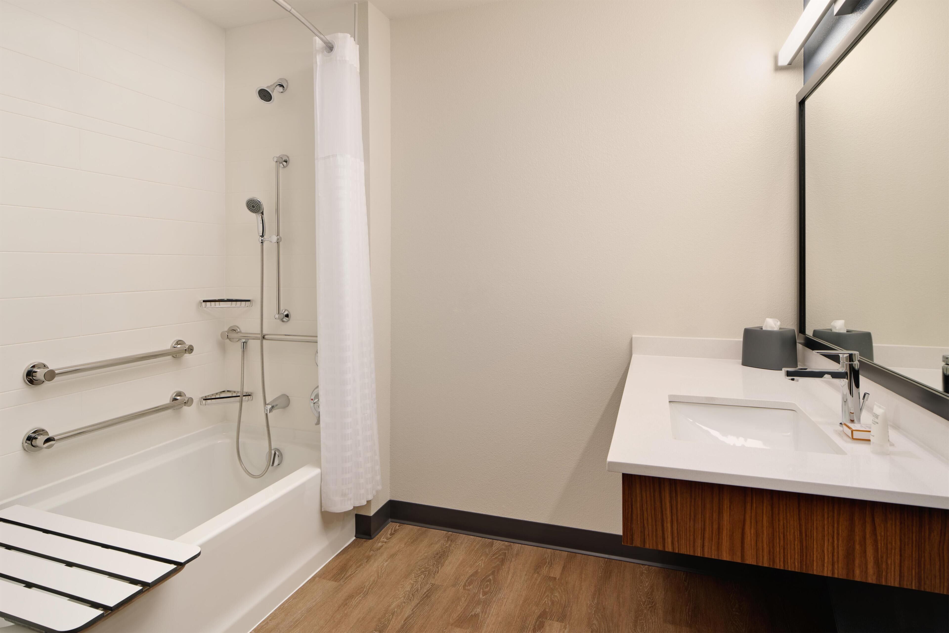 Studio Suite, 2 Queen Beds, Accessible Bathtub | Bathroom | Free toiletries, hair dryer, towels, soap