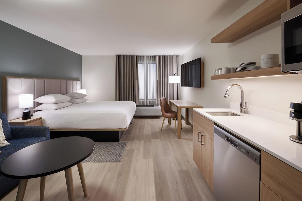 Suite, 1 King Bed, Mountain View (1 Bedroom)