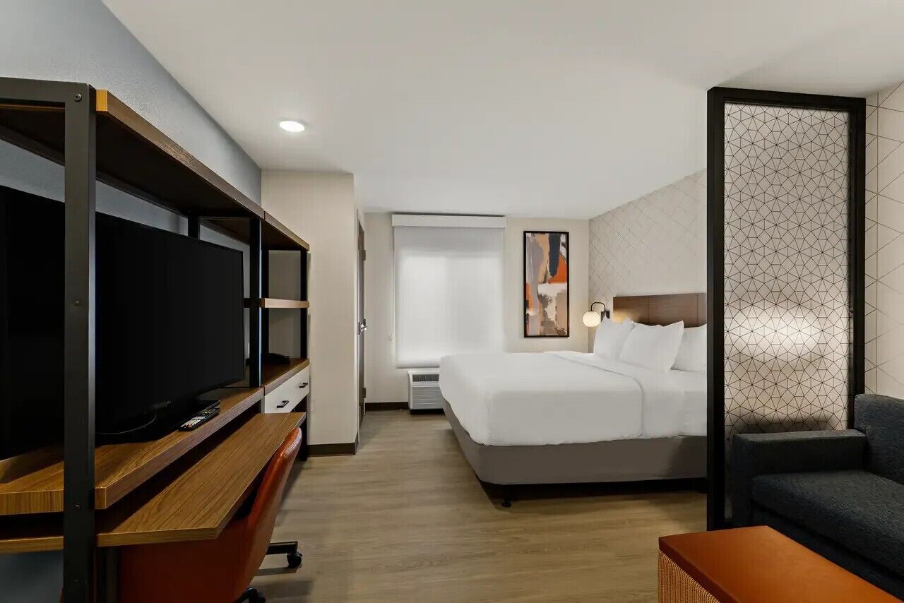 Bureau, espace de travail pour ordinateur portable, rideaux occultants