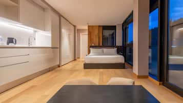 Standard Room, 1 Queen Bed, Non Smoking | Premium bedding, down duvets, minibar, in-room safe