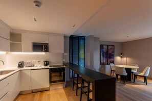 Suite, 1 King Bed, Non Smoking | Premium bedding, down comforters, minibar, in-room safe - Radisson Blu Bariloche (San Carlos de Bariloche)