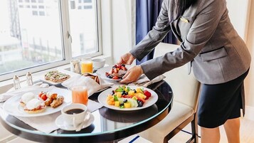 Free daily buffet breakfast