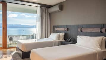 Ropa de cama de alta calidad, cubrecamas y minibar