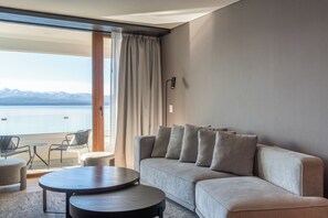 Deluxe Suite, Multiple Beds, Non Smoking | Living area | 55-inch flat-screen TV with digital channels, heated floors - Radisson Blu Bariloche (San Carlos de Bariloche)