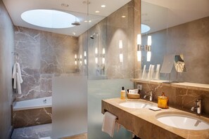 Free toiletries, hair dryer, bathrobes, slippers - Portixol Hotel & Restaurant (Palma de Mallorca)