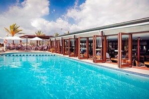 Outdoor pool - Portixol Hotel & Restaurant (Palma de Mallorca)