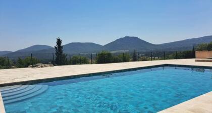 MAISON PROVENÇALE DANS RÉSIDENCE PRIVÉE