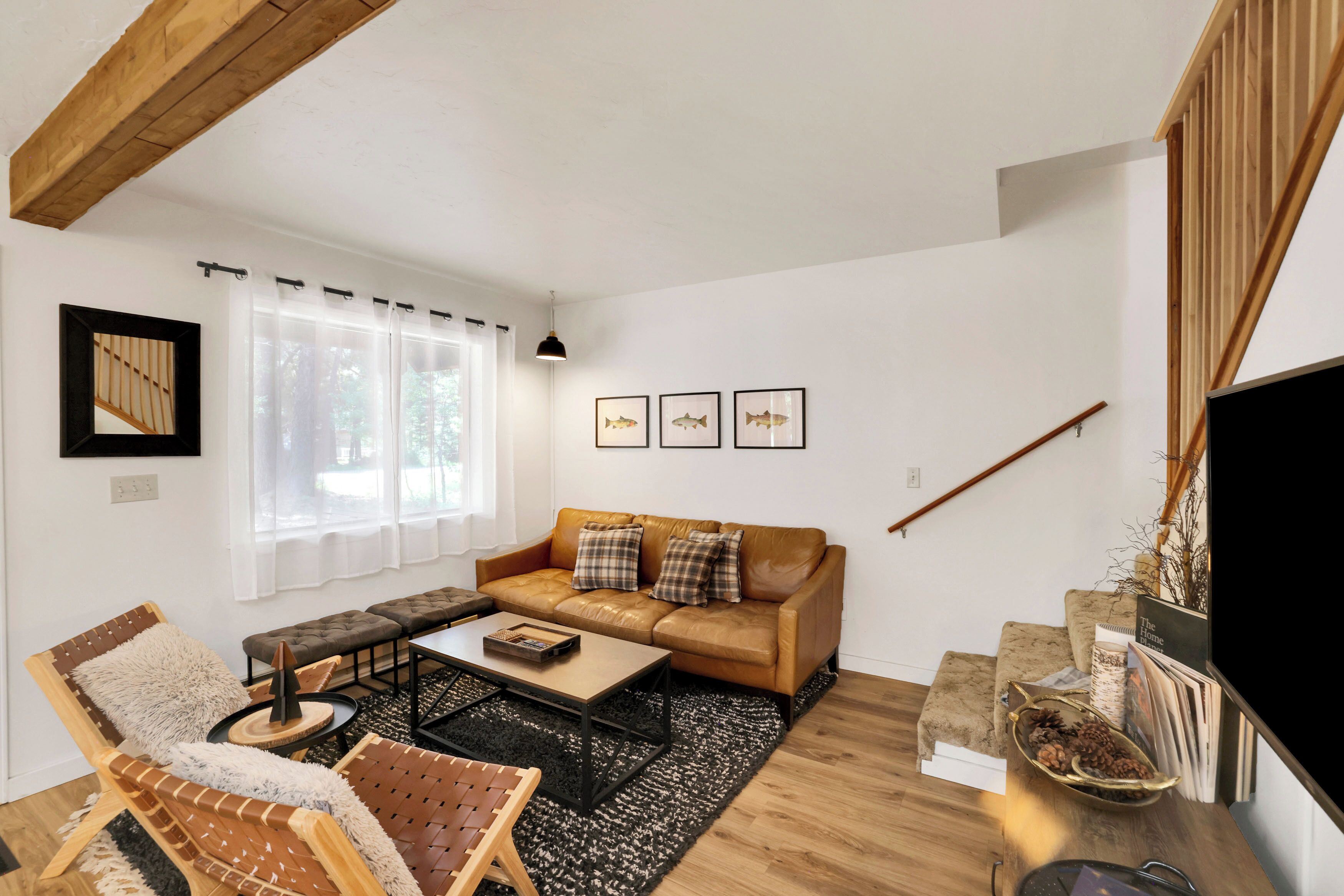 Smart TV, table tennis, books