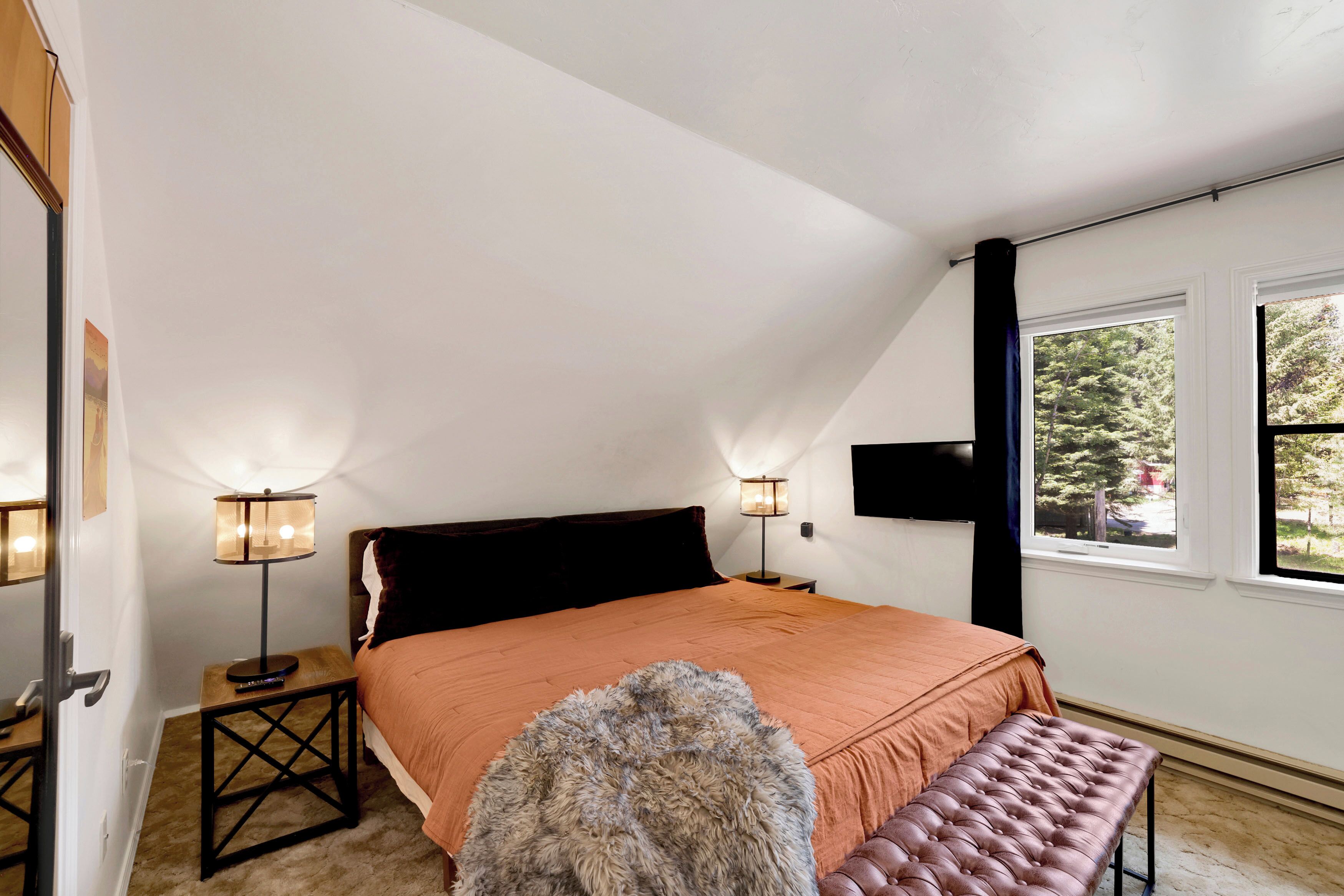 3 bedrooms, in-room safe, iron/ironing board, free WiFi