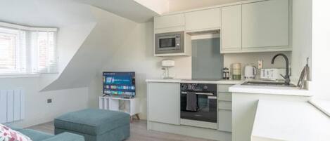 Kühlschrank, Mikrowelle, Ofen, Geschirrspüler