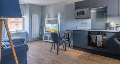 Mid-Level Lux Apartment