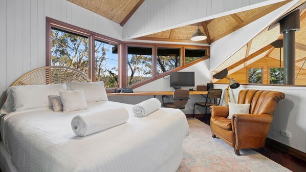4 bedrooms, travel crib, free WiFi, bed sheets