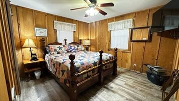 Tabla de planchar con plancha, wifi gratis, ropa de cama