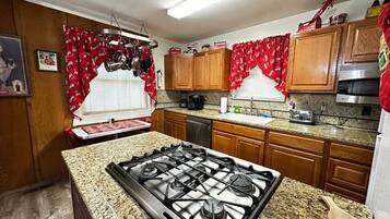Oven, stovetop, coffee/tea maker, toaster