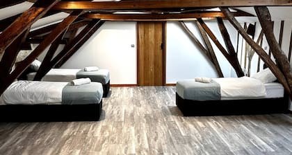 Lavanda House: Large Gite 7 Pers, Swimming Pool, Leisure & Kitchen Pro.
