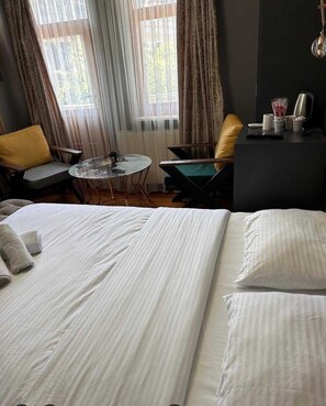 Chambre Double Confort, salle de bains privée, vue vallée