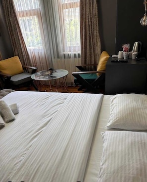 Chambre Double Confort, salle de bains privée, vue vallée