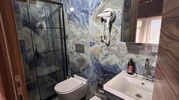 Comfort Double Room, Private Bathroom, Valley View | Bathroom | Shower, hair dryer, towels, soap