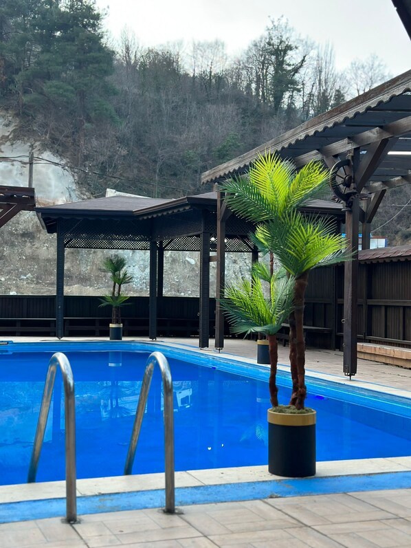 Piscine extérieure (ouverte en saison)