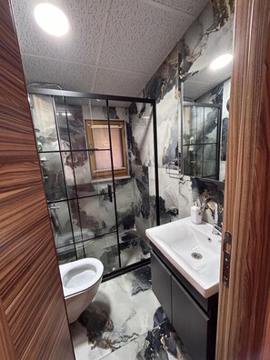 Chambre Double Confort, salle de bains privée, vue vallée