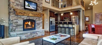 Deer Valley Lakeside Ski House *Sleeps 16 Free Ski Shuttle- Minutes to Deer Valley East Village and Jordanelle Reservoir