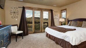 4 室のベッドルーム、アイロン / アイロン台、旅行用ベビーベッド、WiFi (無料)