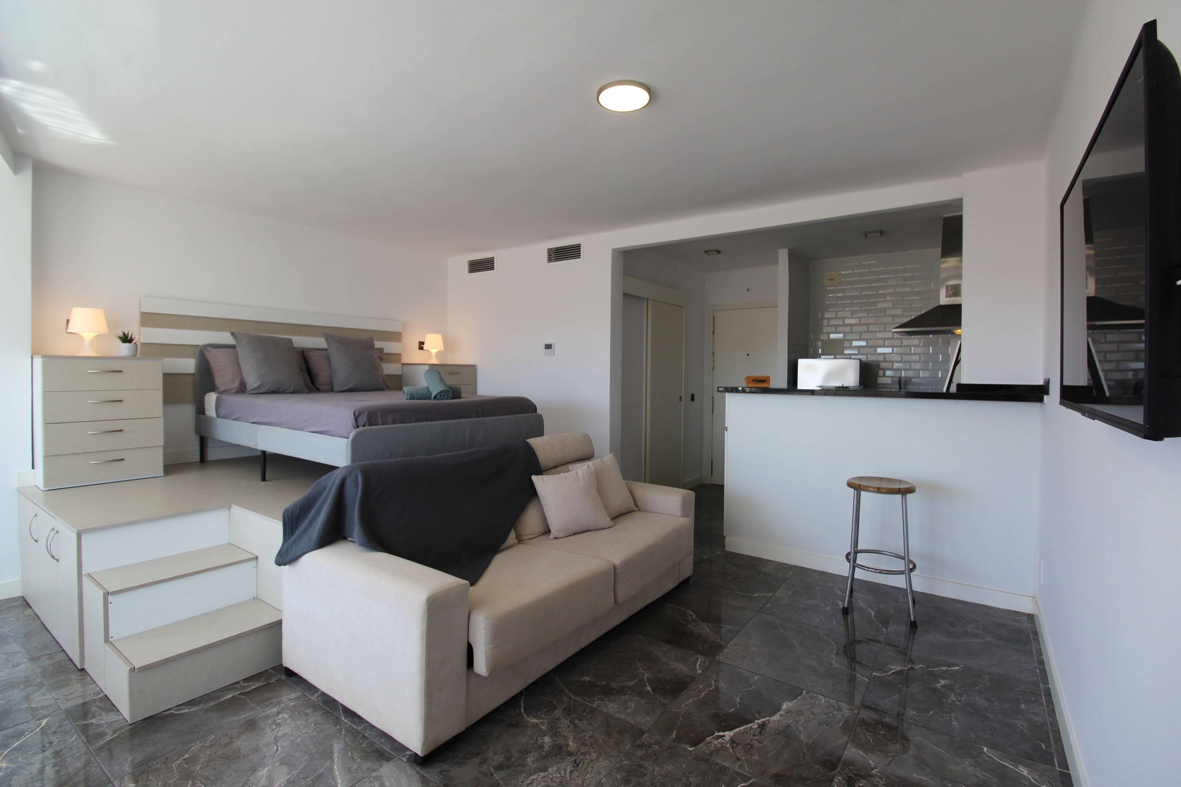 1 habitación, tabla de planchar con plancha, wifi y ropa de cama 