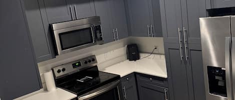 Micro-ondas, fogão, cooktop, lava-louças