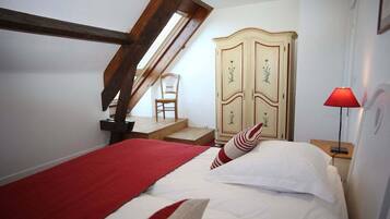 4 bedrooms, bed sheets