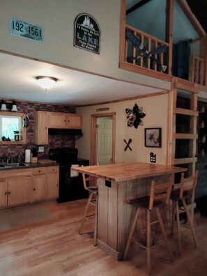 Dining - Escape to a cozy getaway in the White Mountains! Bonus: free early check-in! (Ossipee)