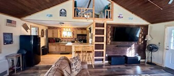 Charming Ossipee Cottage + bonus sleeping loft! WIFI, Netflix, AC, Firepit